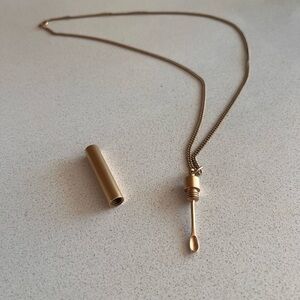 VETEMENTS « Powder Necklace »